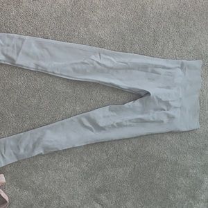 light grey workout leggings w butt scrunch
